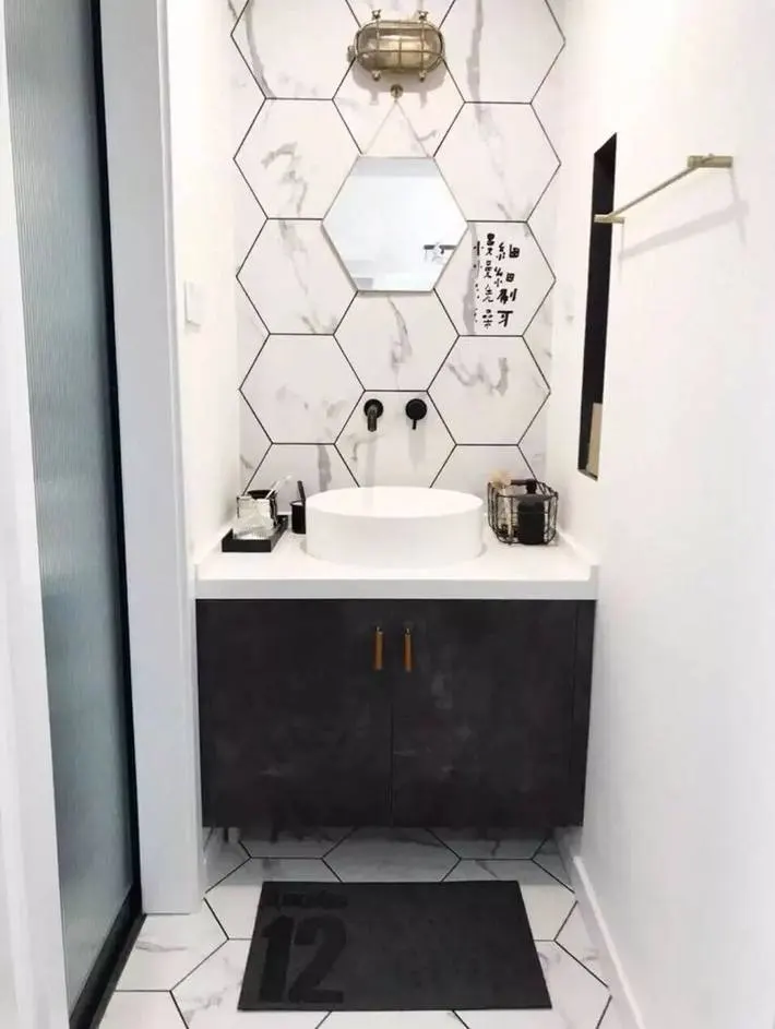 Phòng tắm nhỏ gọn, hiện đại với đồ nội thất đơn giản