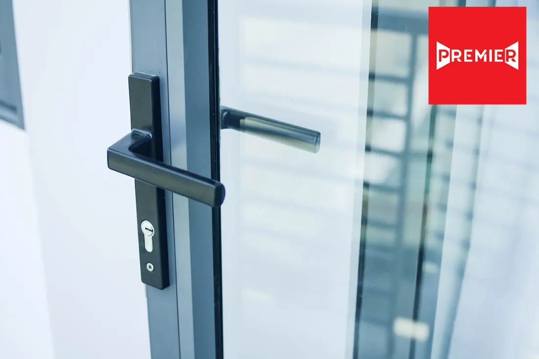 Cửanhômcaocấp Premier Door sửdụnghệphụkiệnđồngbộ, tốiưuchứcnăng