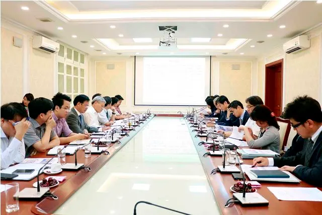 Thứ trưởng Bùi Phạm Khánh làm việc với đoàn chuyên gia JICA