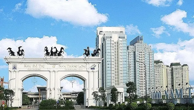 Người dân khu đô thị Ciputra phản đối chủ đầu tư đang tìm cách điều chỉnh giai đoạn 2 vì cho rằng việc điều chỉnh là chạy theo lợi ích của nhà đầu tư. Điều đáng nói, từ việc xin ý kiến điều chỉnh quy hoạch lần này, cư dân lại phát lộ ra việc chủ đầu tư đã nhiều lần xin điều chỉnh quy hoạch nhiều ô đất mà không lấy ý kiến người dân.