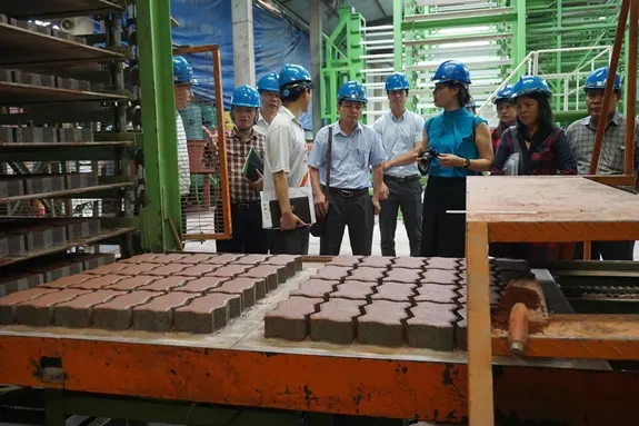 Gạch xuyên nước – Vật liệu xây dựng đáp ứng yêu cầu đô thị hóa
