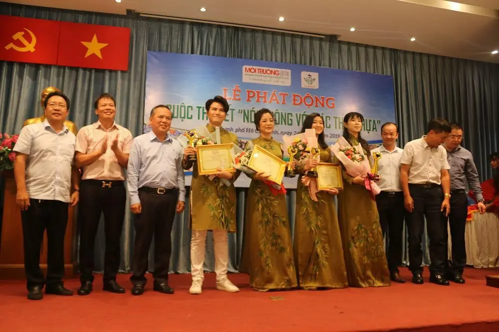 Danh hài Thúy Nga, hoa hậu Hà Kiều Anh làm đại sứ cho cuộc thi viết ‘Nói không với rác thải nhựa’