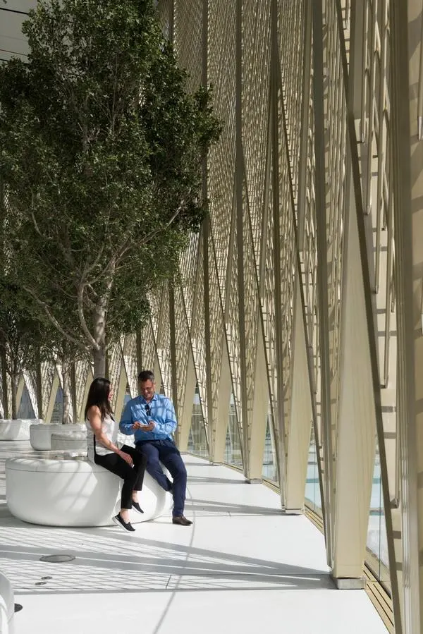 apple-store-dubai-mall-foster-partners-carbon-fibre-uae-2