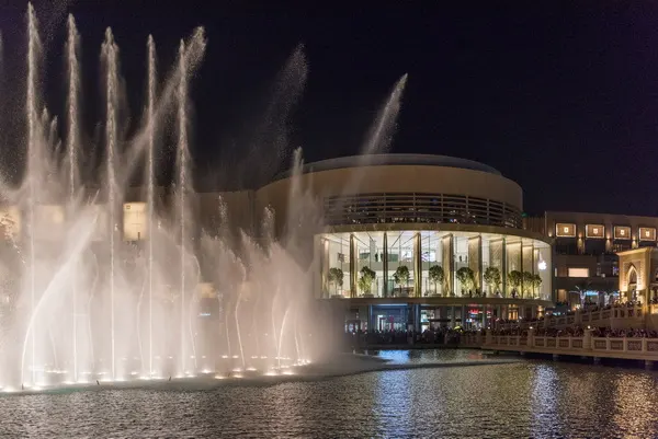 apple-store-dubai-mall-foster-partners-carbon-fibre-uae-7
