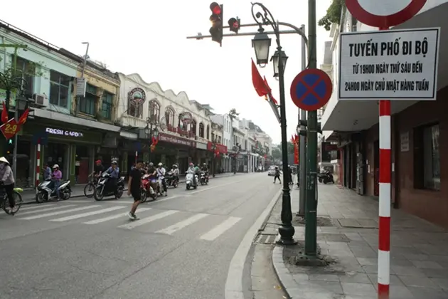 Hà Nội dự kiến cấm phương tiện giao thông trong không gian đi bộ quanh hồ Gươm một tháng
