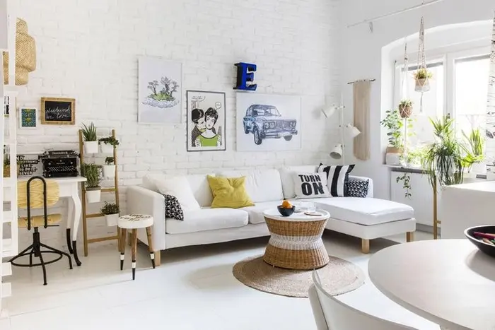 1-small-living-room-163518215