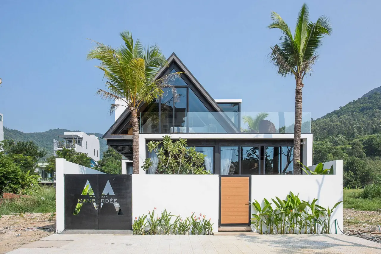Maison Mansardee – Ngôi nhà gác mái được xây dựng trên khu đất 180m2 ngay dưới chân núi Sơn Trà