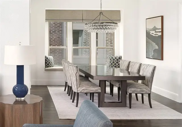 Một ưu điểm của những căn phòng ăn có sắc trắng chủ đạo là tạo được ảo giác căn phòng rộng rãi hơn diện tích thực tế