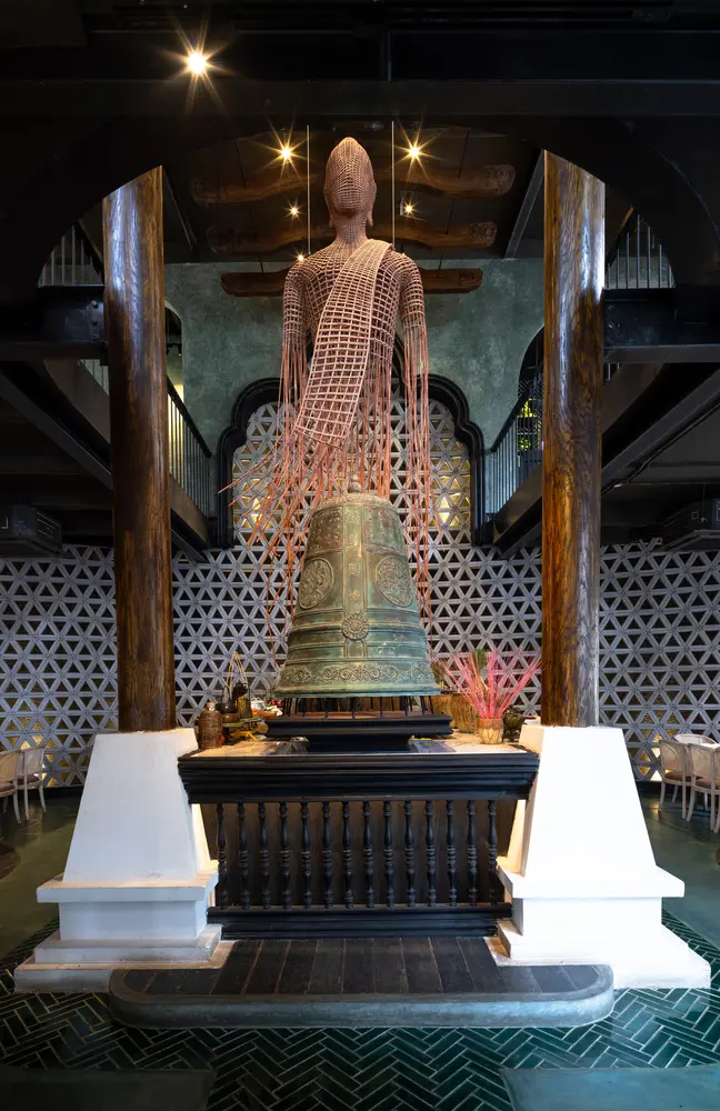 Sadhu-nha-hang-chay-voi-tuong-3D-noi-tieng-3