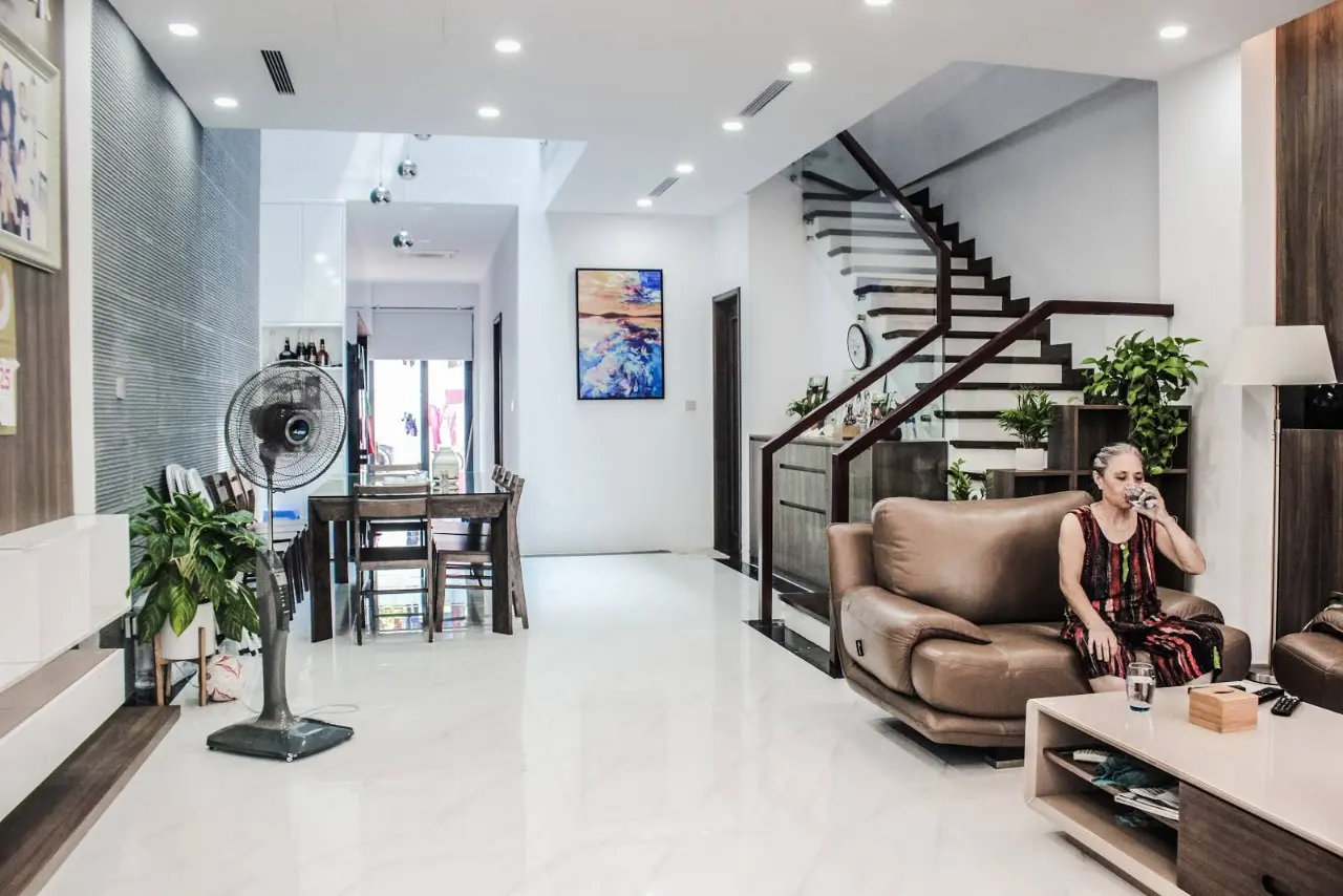 Giải pháp này tạo cho gia chủ cảm giác thư giãn khi bước vào căn nhà rộng thoáng, cởi mở, tràn ngập ánh sáng tự nhiên