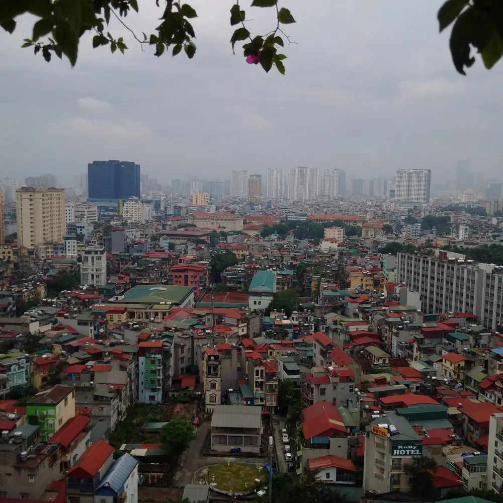 Phát triển “xôi đỗ” - đô thị bị khủng hoảng nghiêm trọng về hạ tầng và môi trường sống. ảnh: Ngọc Lý
