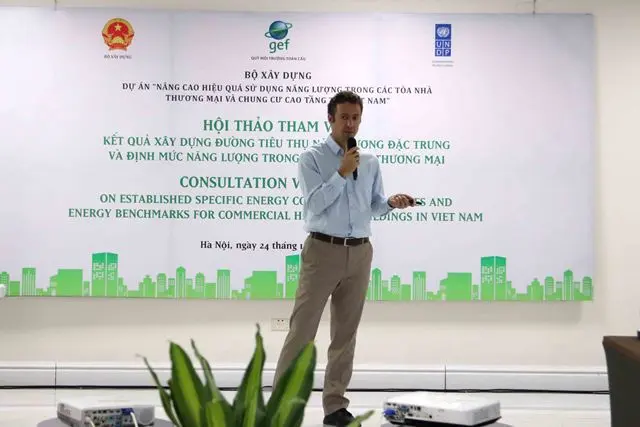 Chuyên gia tư vấn trình bày kết quả nghiên cứu tại Hội thảo