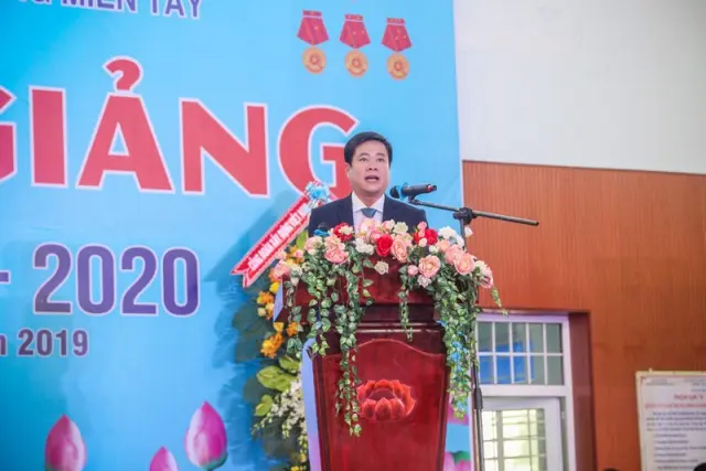 TS Nguyễn Văn Xuân - Hiệu trưởng MTU phát biểu tại Lễ khai giảng