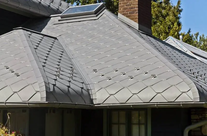 Lợp mái nhà bằng tấm lợp Adeka VMZINC là giải pháp hoàn hảo