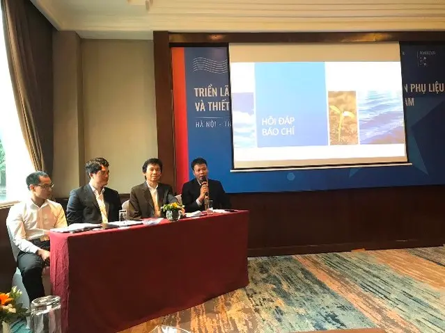 Ông BT Tee - Tổng Giám đốc Công ty Informa Markets (Vietnam); TS.LS Đồng Xuân Thụ, Tổng Biên tập TC Môi trường và Đô thị Việt Nam và ông Huỳnh Hải Bình, Giám đốc điều hành Revival Waste chủ trì trả lời hỏi đáp báo chí