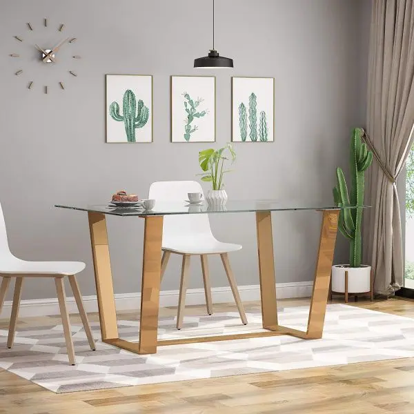 Mặt bàn ăn hình chữ nhật kết hợp với chân làm bằng inox rộng rãi, để mọi người có thể tự do đặt chân bên dưới