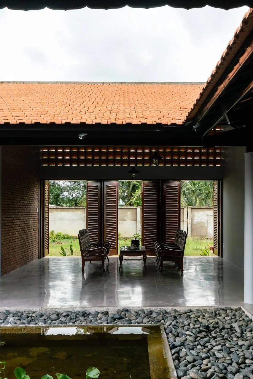 Kiến trúc sư Đoàn Bằng Giang và các cộng sự Hoàng Duy, Minh Quân đã lấy không gian kiến trúc, vật liệu truyền thống làm cảm hứng thiết kế.