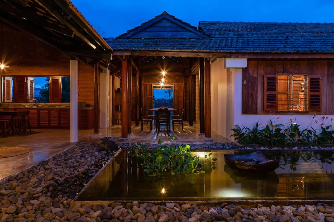 Ngôi nhà vừa gắn kết các thành viên, vừa giao thoa giữa mới và cũ.