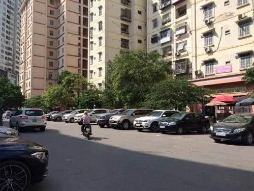 Tình trạng quá tải, thiếu bãi đỗ xe tại nhiều đô thị lớn như Hà Nội, TP.HCM…