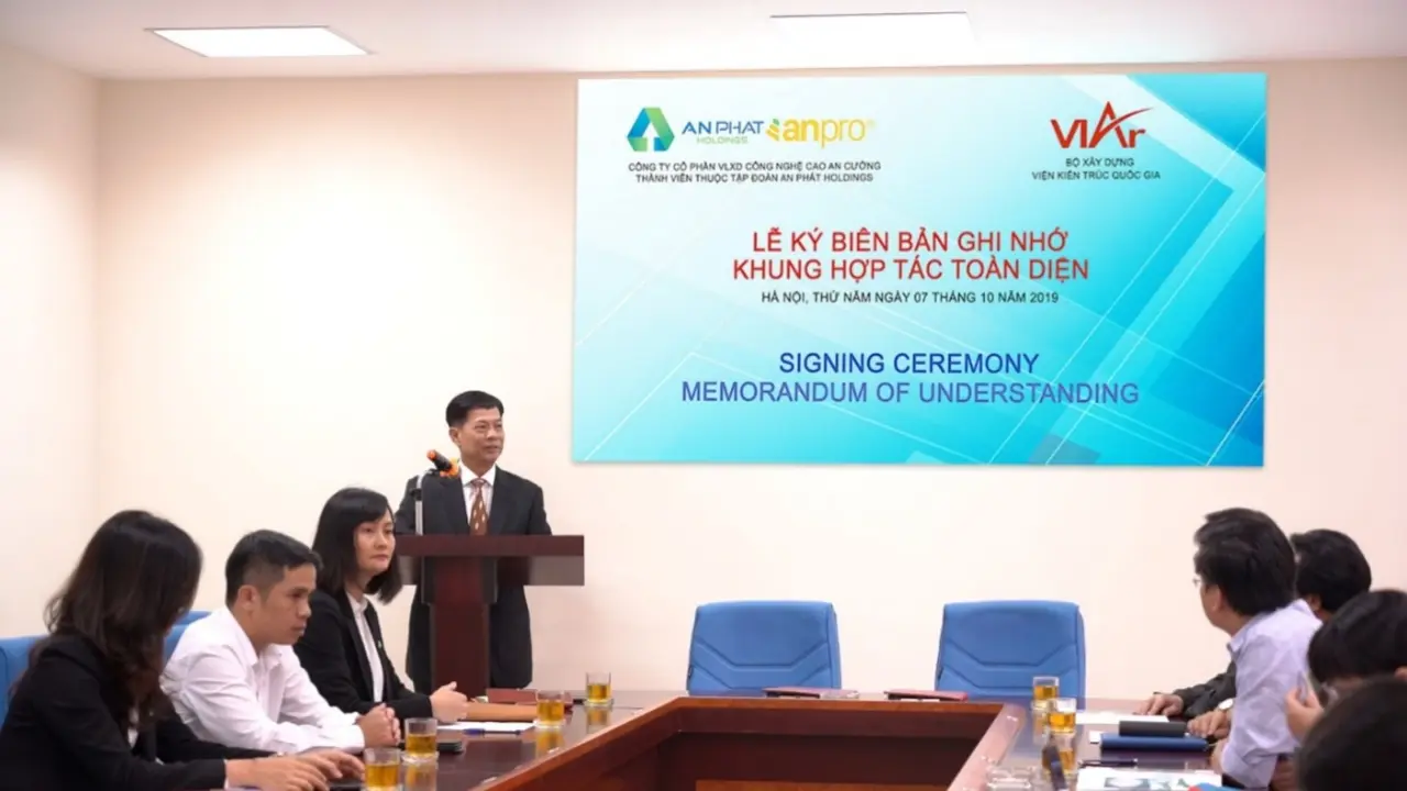 Ông Mai Văn Đông - Đại diện Công ty CP VLXD Công nghệ cao An Cường phát biểu tại buổi lễ