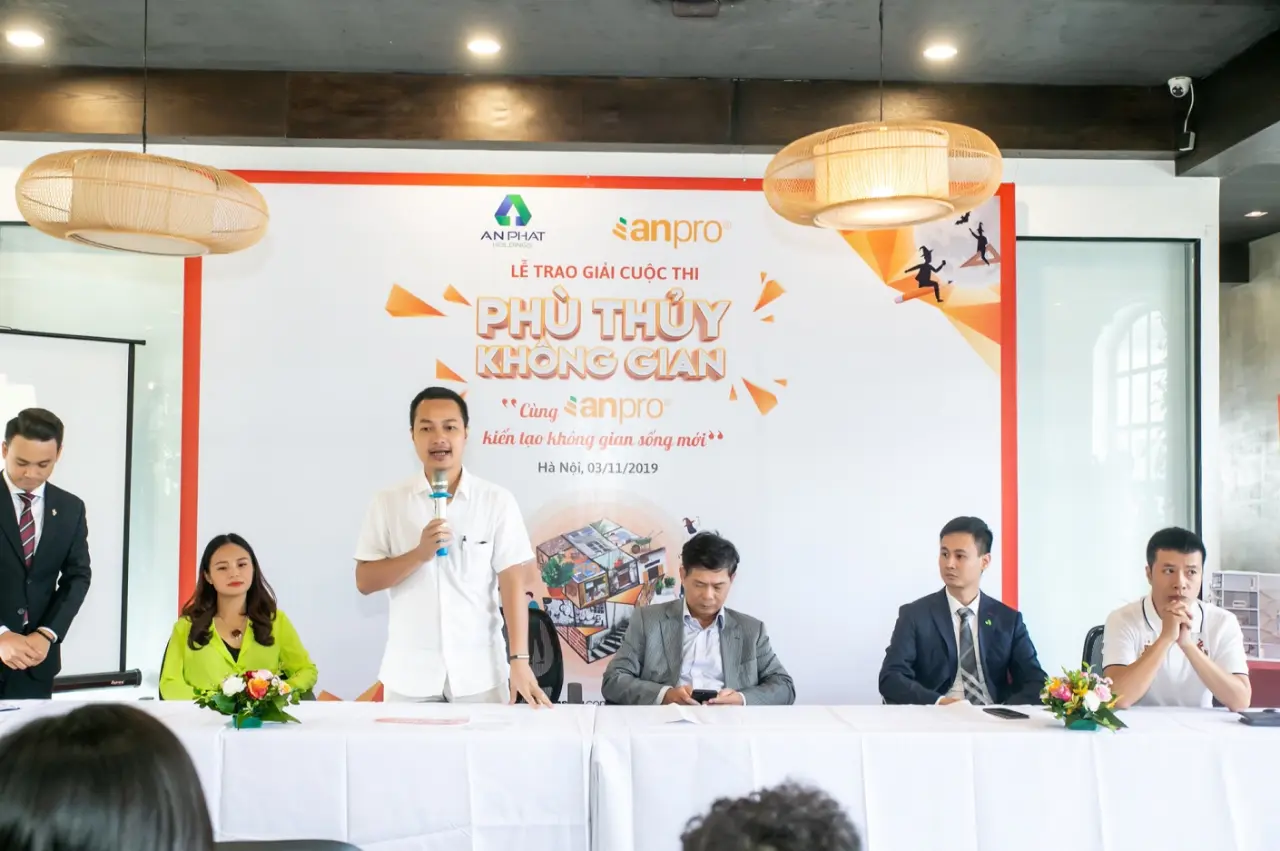 Ông Lê Việt Hà - Trưởng ban giám khảo phát biểu tổng kết cuộc thi
