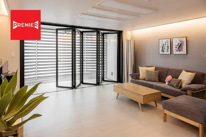 Cửa đi tại Premier Door có thiết kế mở rộng tầm nhìn, tạo không gian thông thoáng