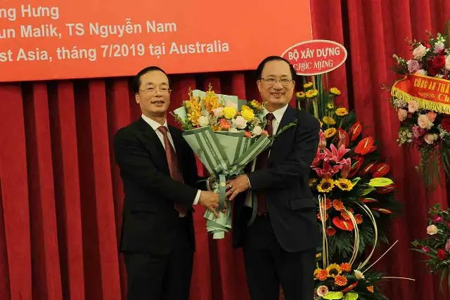 Ra mắt cuốn sách “Xây dựng và phát triển thành phố thông minh đảm bảo các chỉ số an ninh, an sinh, an toàn trong bối cảnh của cuộc cách mạng công nghiệp lần thứ IV”