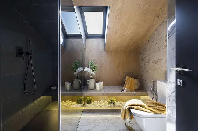 Khu vực phòng tắm hiện đại như ở spa