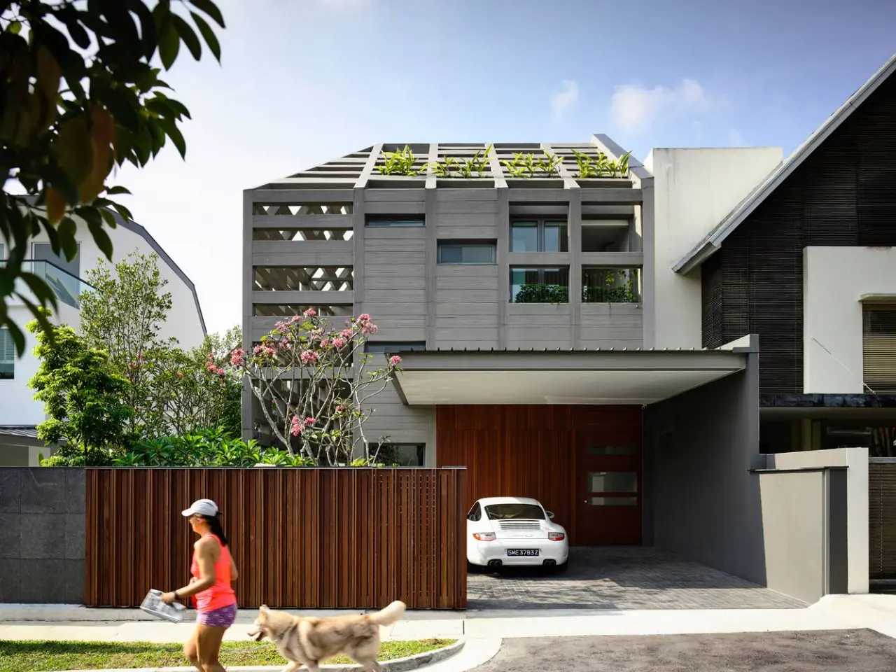 Khi những khối bê tông thô cứng tỏa sáng, đẹp theo một cách rất riêng trong Concrete Light House