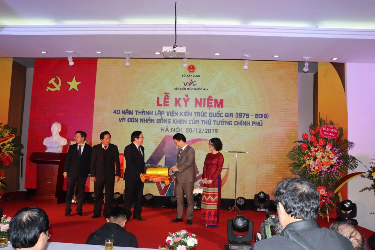 Đồng chí Đặng Quốc Khánh Bí thư Tỉnh ủy Hà Giang chúc mừng Viện Kiến trúc Quốc gia