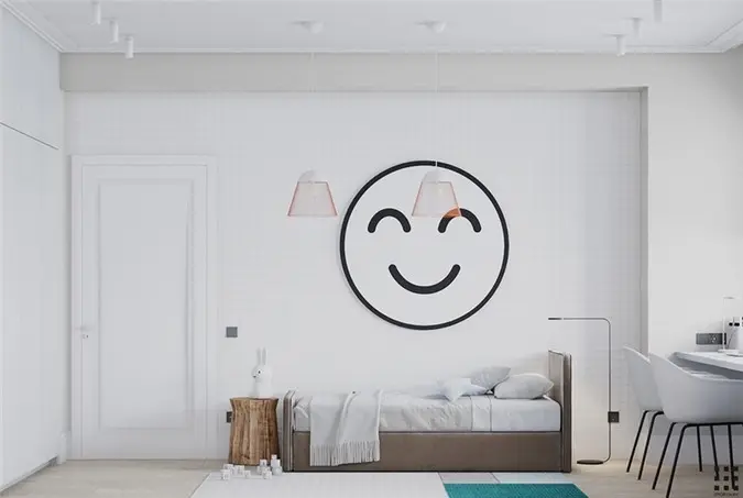 Một khuôn mặt cười chào đón chúng ta trong phòng ngủ trẻ em. Giường của hai đứa trẻ được đặt ở vị trí trung tâm, dọc theo các bức tường để mở đường đến chiếc bàn học gần cửa sổ.