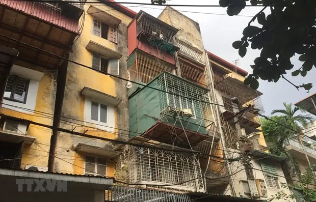 Đơn nguyên 1, 3 tập thể Bộ Tư pháp (Hà Nội) nằm trong danh sách 4 chung cư cũ cấp độ D. (Ảnh: Minh Nghĩa/TTXVN)