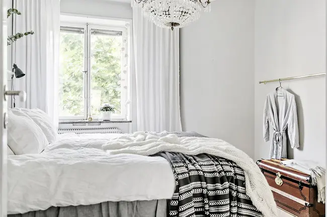 Khu vực giường ngủ ấm áp và tinh khôi trong những sớm bình minh