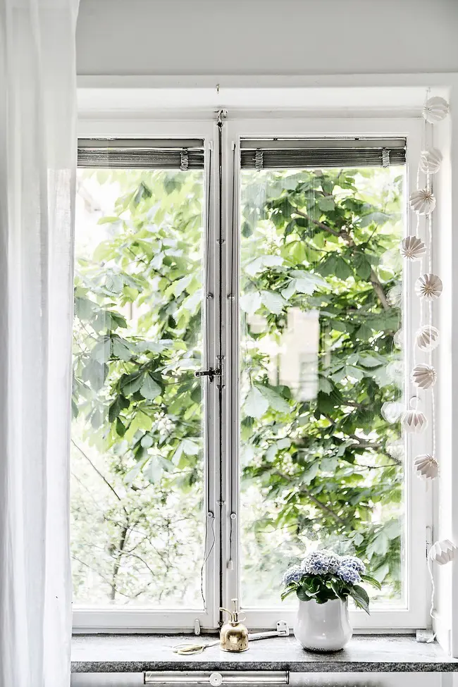Khung cửa sổ lãng mạn ngay tại giường ngủ bạn sẽ nhìn thấy mỗi khi thức dậy
