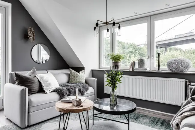 Cửa kính thoáng rộng được tận dụng tối đa cho phòng khách cha hoà ánh sáng tự nhiên