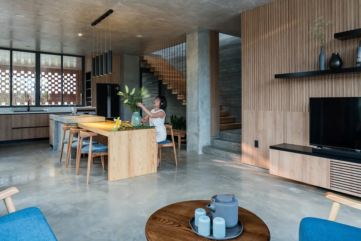Nhà bếp thông với phòng khách
