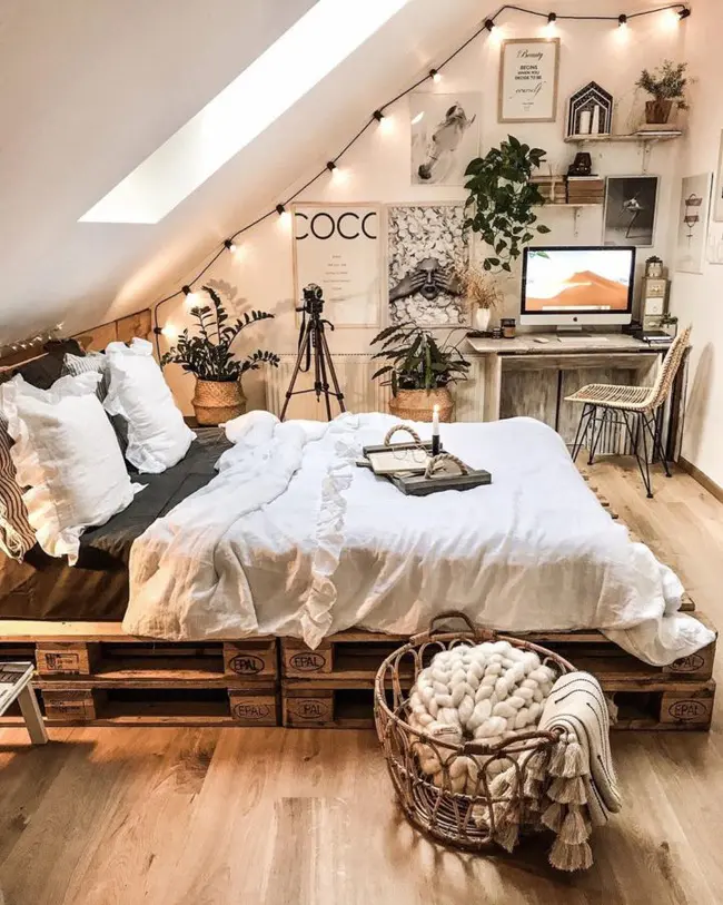 Nếu bạn muốn mang lại sự thoải mái hơn nữa vào phòng ngủ của bạn, một góc đọc sách hoặc một văn phòng nhỏ tại nhà, nơi bạn có thể ngồi với cuốn sách yêu thích và một tách trà hoặc cà phê là giải pháp hoàn hảo. Và tất cả chỉ cần có một chiếc ghế bành ấm cúng như này.