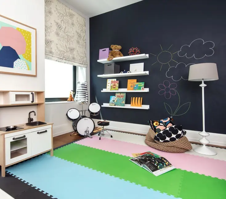 Các sản phẩm nội thất trong phòng trẻ cần được cố định chắc chắn tránh trường hợp đổ vào người trẻ trong quá trình chơi đùa