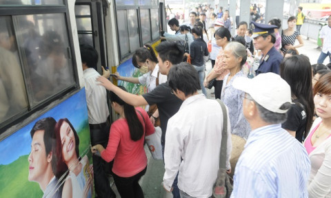 Cần chiến lược lâu dài, bền vững cho xe buýt Hà Nội