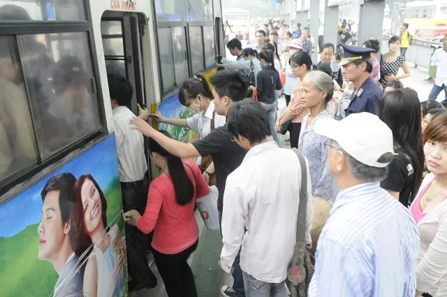 Cần chiến lược lâu dài, bền vững cho xe buýt Hà Nội