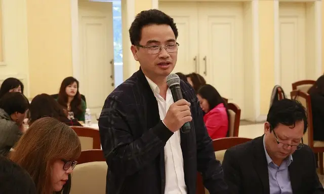 Vụ trưởng Vụ Khoa học công nghệ và môi trường Vũ Ngọc Anh trả lời câu hỏi của báo chí