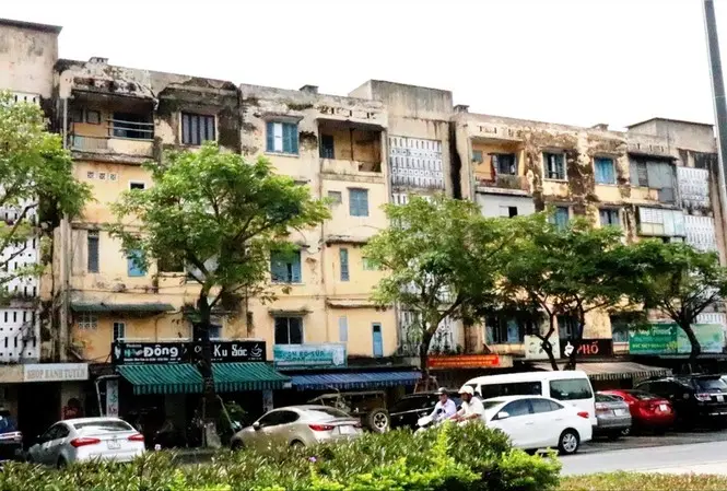 Chung cư hơn 40 năm tuổi mỏi mòn chờ cải tạo