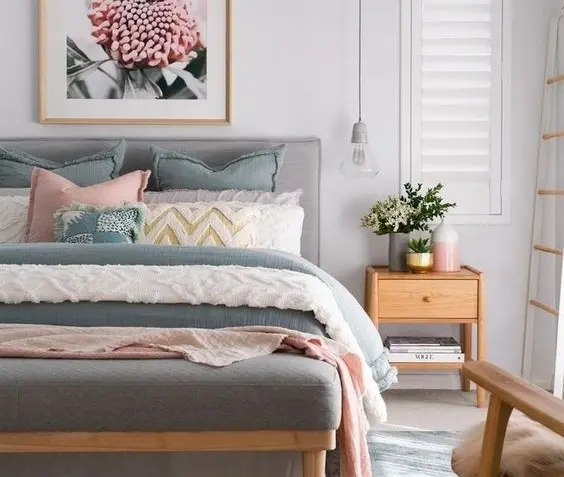 Decor phòng ngủ tràn ngập sắc xuân