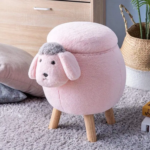 Con cừu này cung cấp thêm chỗ ngồi, lưu trữ, gác chân và một khuôn mặt dễ thương khó mà cưỡng lại.