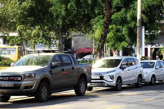 Dân lóa mắt vì kính phản quang, Sở Xây dựng Đà Nẵng lên tiếng