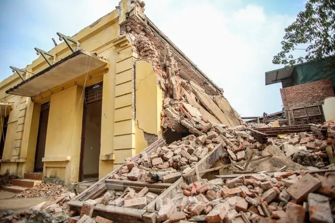 Công trình Trạm phát sóng Bạch Mai bất ngờ bị phá dỡ