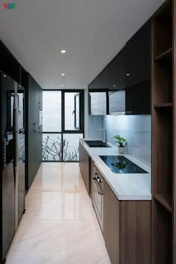 Khu vực bếp nấu gọn gàng, ngăn nắp