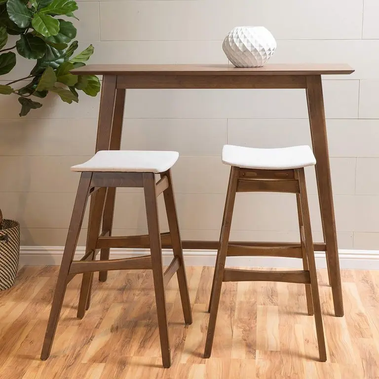 Bộ bàn ghế ăn chân cao mang đến cảm giác rộng rãi và thoáng đãng cho sàn bên dưới.