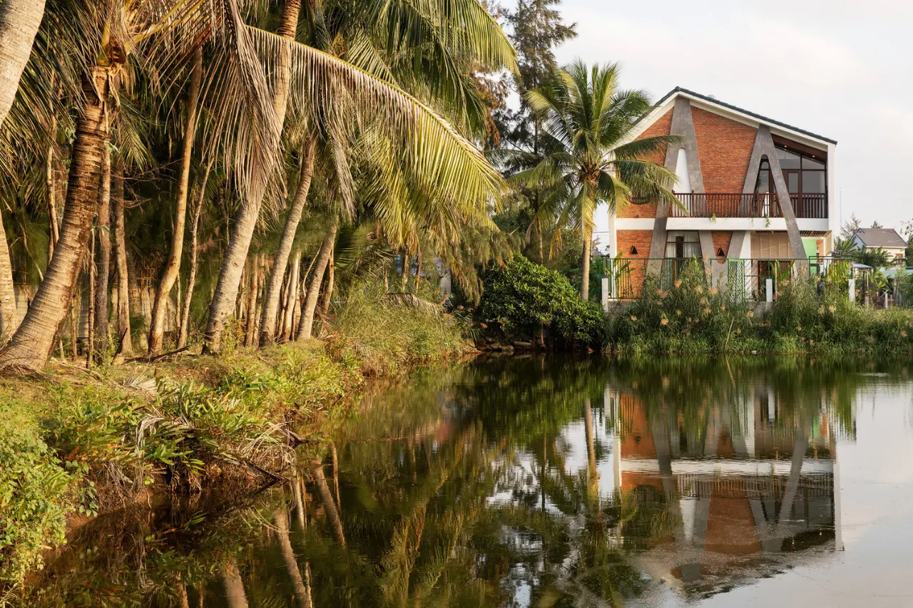 Cam Thanh A&A Villa – Ngôi nhà độc đáo phác hoạ những tán dừa và hình ảnh phố cổ Hội An