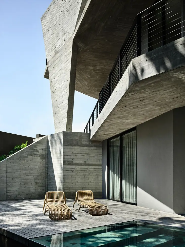 Stark_Pool_corner